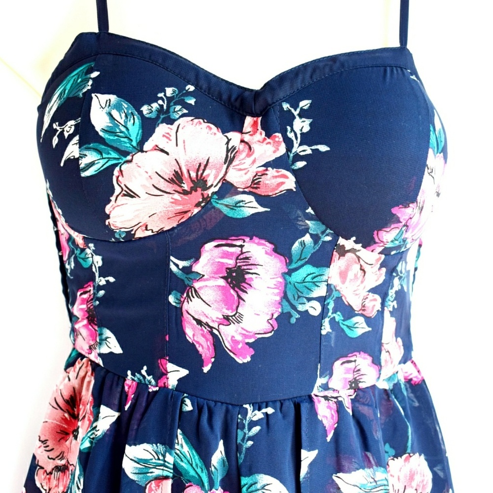 NWOT Floral Romper - Picture 3 of 5